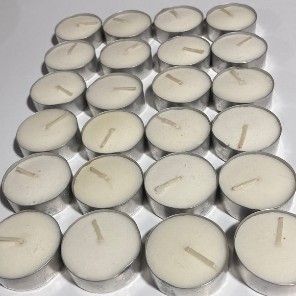 HARRY & DAVID BEAUTIFUL FESTIVE ROUND BOX FILLED WITH 24 TEA LIGHTS - Picture 1 of 10